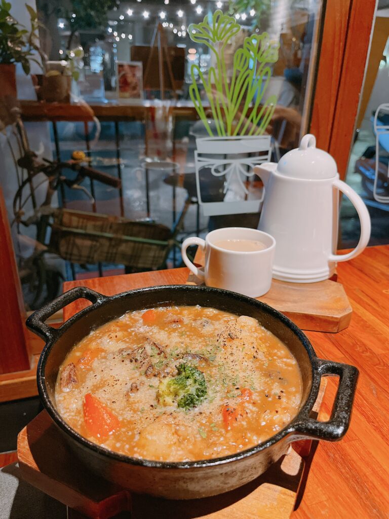 BLAnC餐點紅酒牛肉燉飯熱鮮奶茶